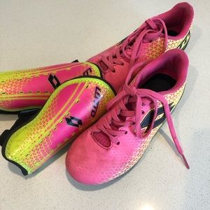 Girls size 2 Lotto soccer cleats and M shin guards